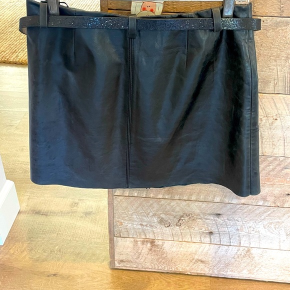 Black leather Mini Skirt w/ Belt - Picture 2 of 6